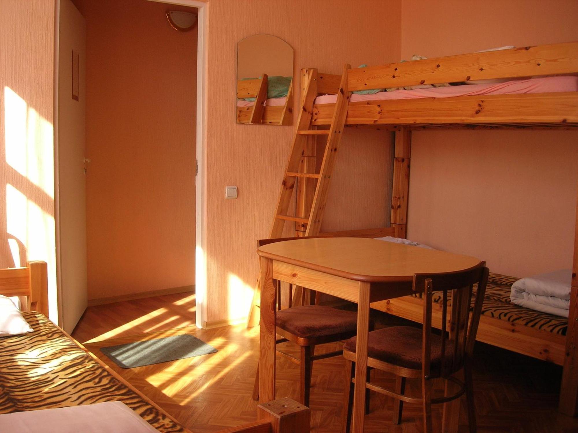 Elizabeth'S Yh Rooms Riga Exterior photo