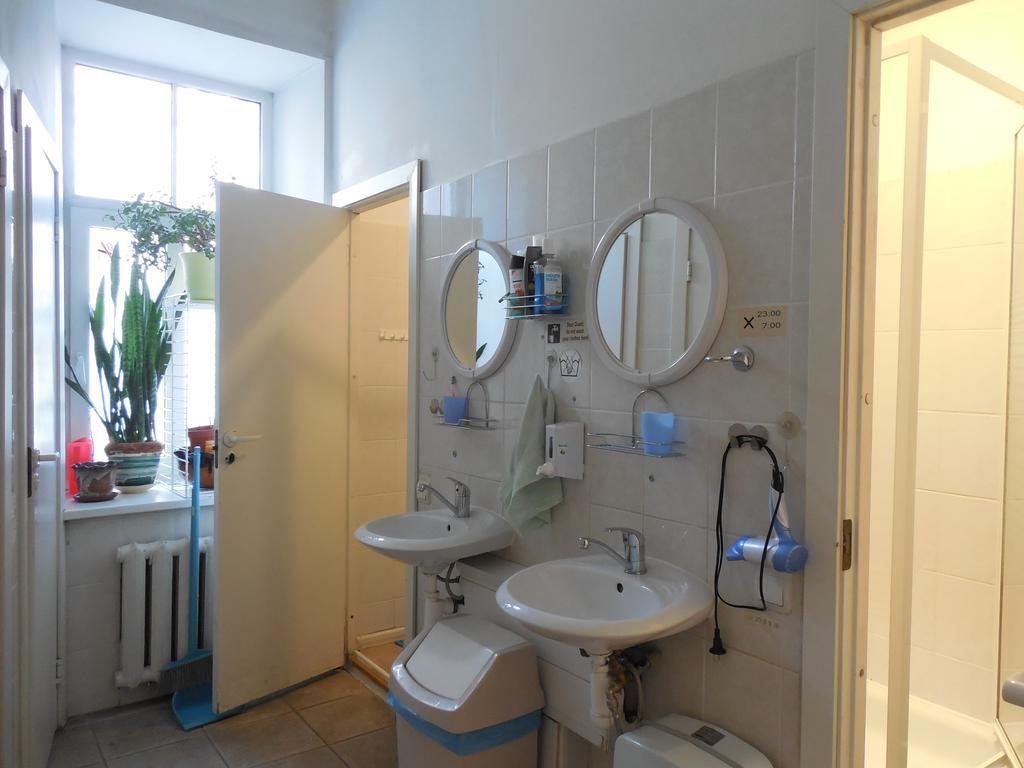 Elizabeth'S Yh Rooms Riga Exterior photo