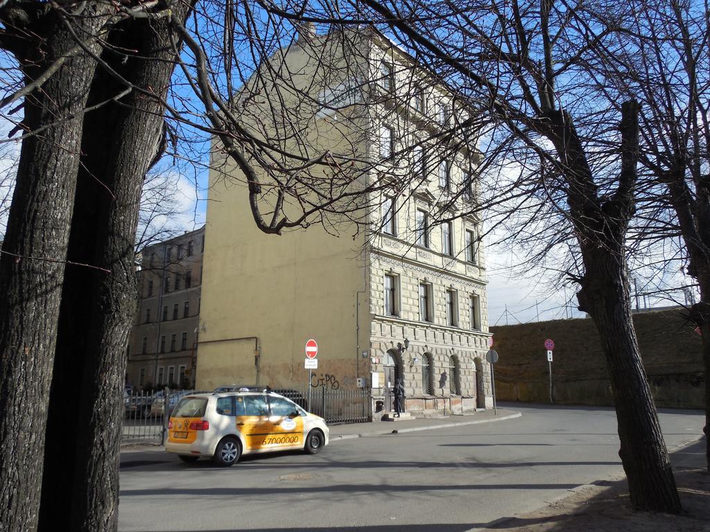 Elizabeth'S Yh Rooms Riga Exterior photo