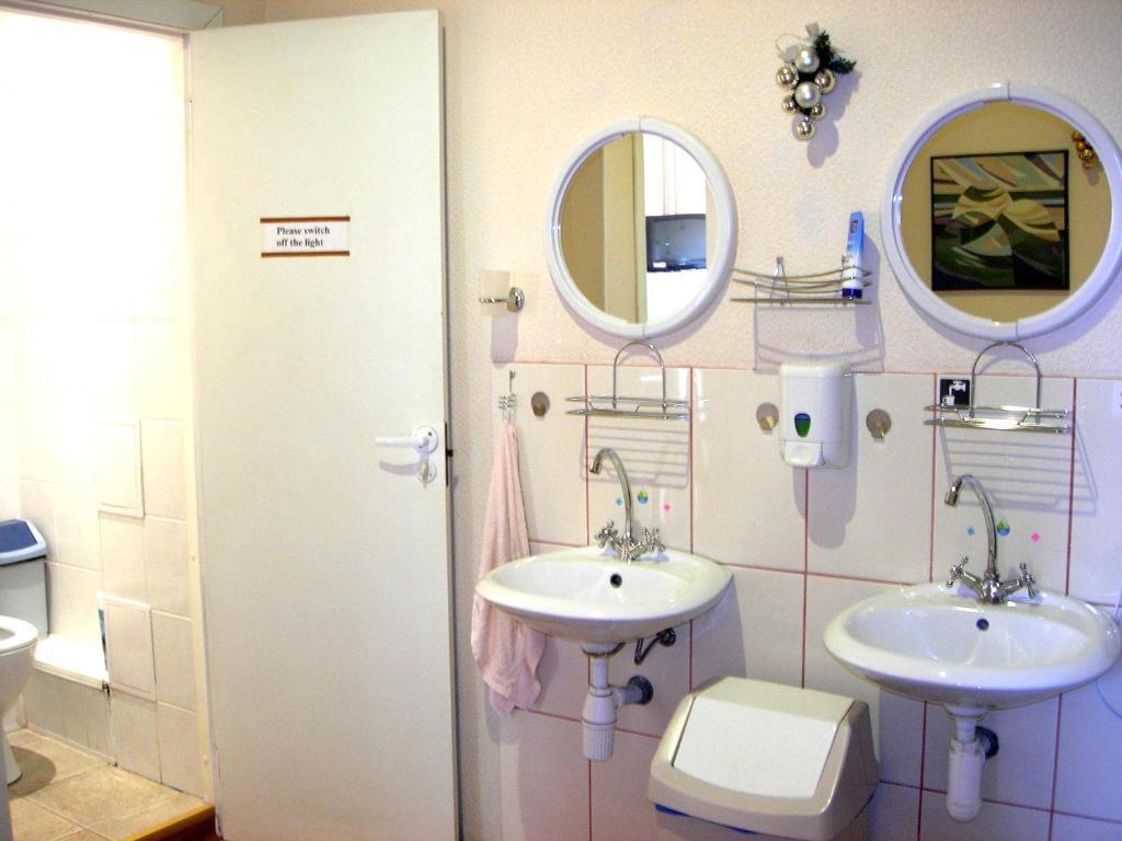 Elizabeth'S Yh Rooms Riga Exterior photo
