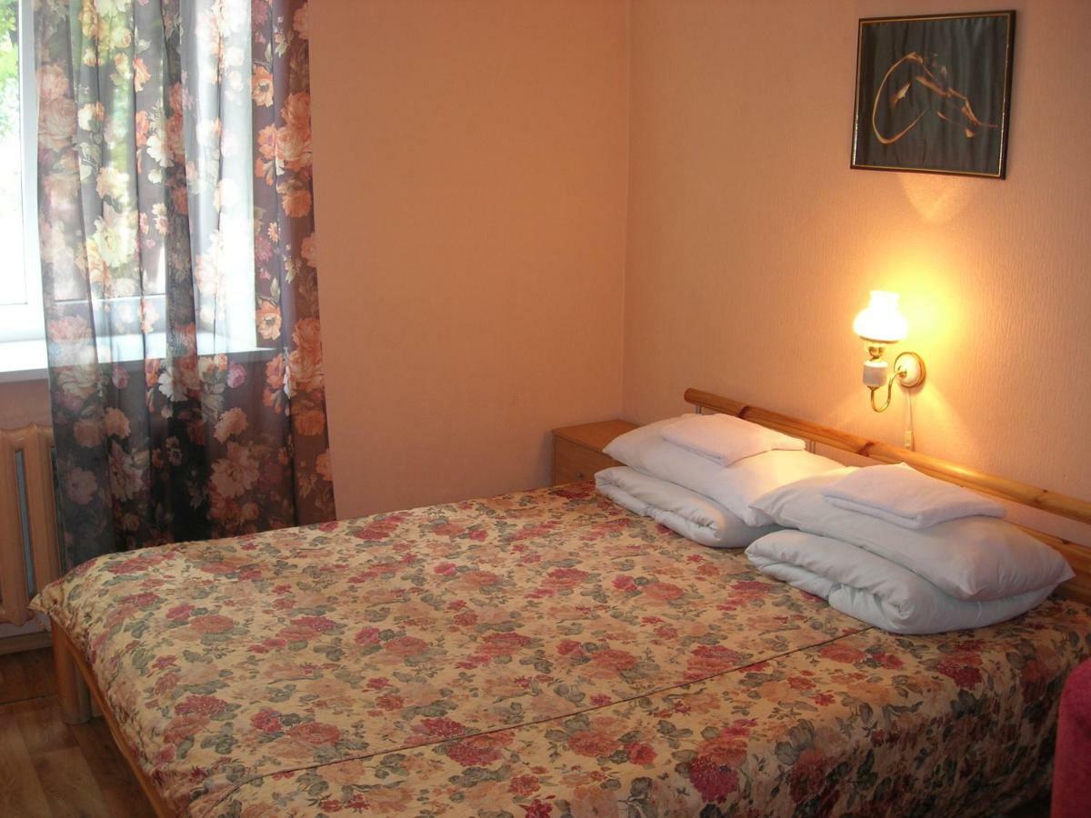 Elizabeth'S Yh Rooms Riga Exterior photo
