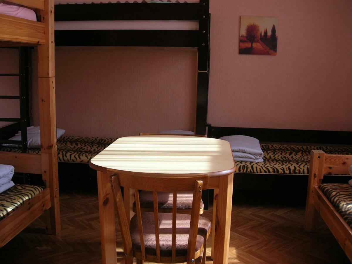 Elizabeth'S Yh Rooms Riga Exterior photo