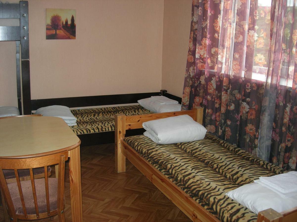Elizabeth'S Yh Rooms Riga Exterior photo