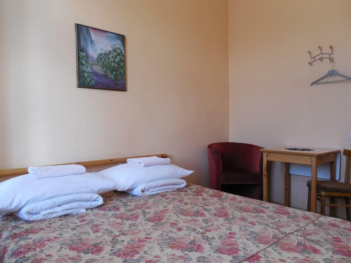 Elizabeth'S Yh Rooms Riga Exterior photo