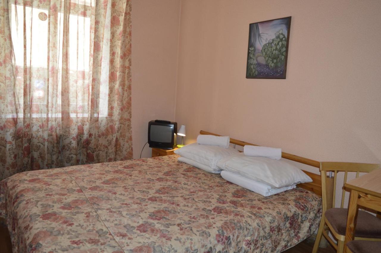 Elizabeth'S Yh Rooms Riga Exterior photo